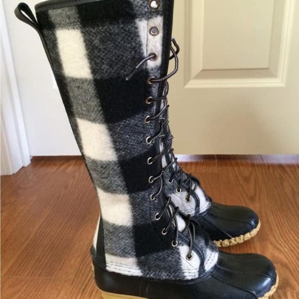 L.L. Bean Black and White houndstooth signature 16inch  Lace-Up Boots